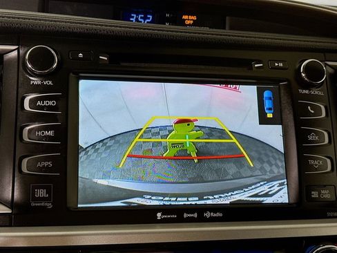 Certified 2017 Toyota Highlander Limited AWD/4WD image 7