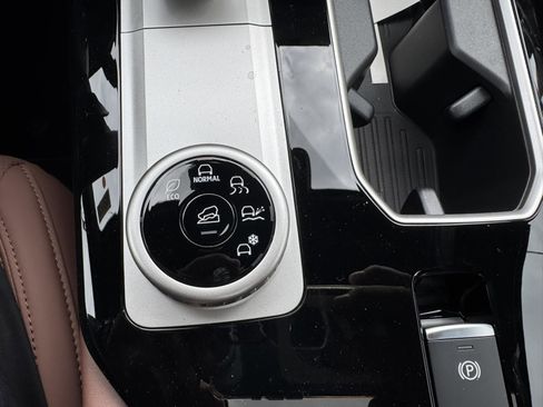 New 2025 Mitsubishi Outlander SEL image 26