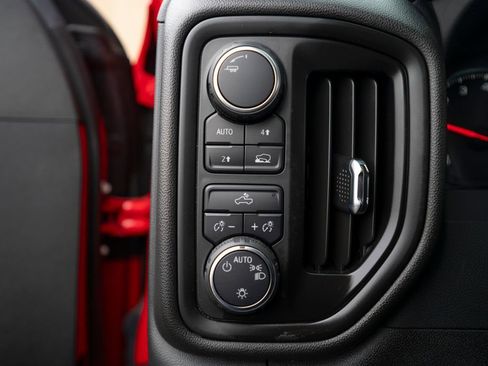 Certified 2023 Chevrolet Silverado 1500 Custom image 21