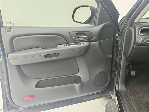 Used 2009 Chevrolet Suburban LS image 22