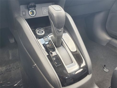 New 2025 Nissan Versa SV w/ Trunk Package FWD image 28