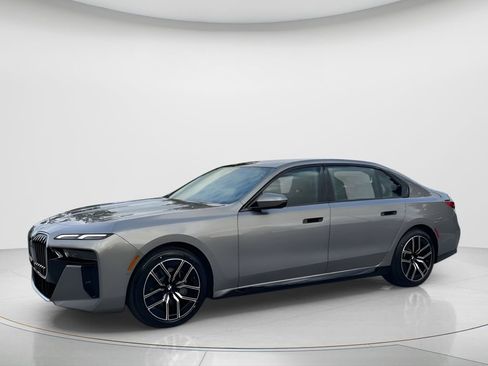 New 2026 BMW 740i w/ Premium Package image 4