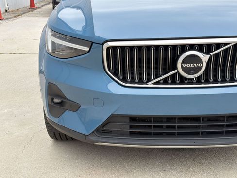 Used 2023 Volvo XC40 B5 Ultimate w/ Protection Package Premier image 29