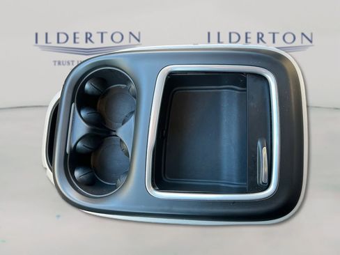 Used 2024 Chrysler Pacifica Select image 15