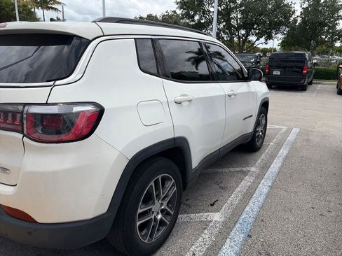 Used 2020 Jeep Compass Latitude FWD image 4