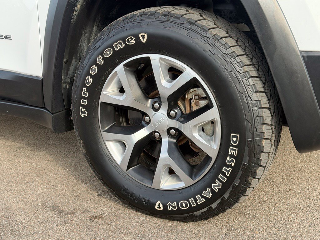 Used 2017 Jeep Cherokee Trailhawk AWD/4WD image 21