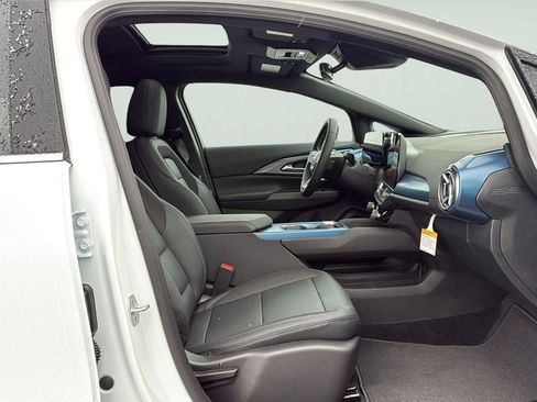 New 2026 Chevrolet Equinox EV LT image 11