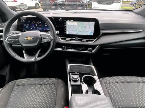 Used 2026 Chevrolet Equinox LT AWD/4WD image 21