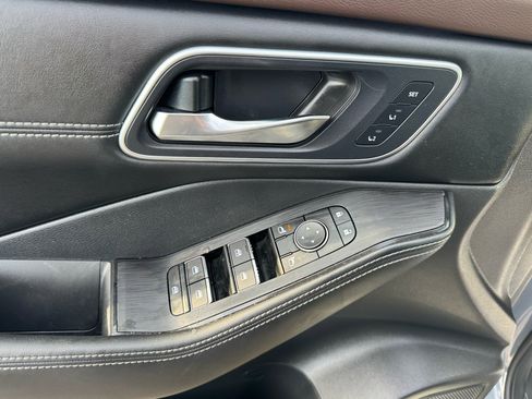 Used 2023 Nissan Rogue Platinum w/ Platinum Premium Package image 13