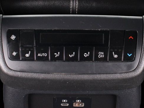 Used 2024 Nissan Pathfinder SL w/ SL Premium Package image 37