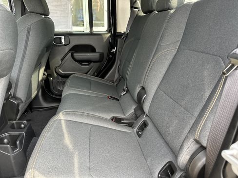 Used 2025 Jeep Gladiator Sport AWD/4WD image 12