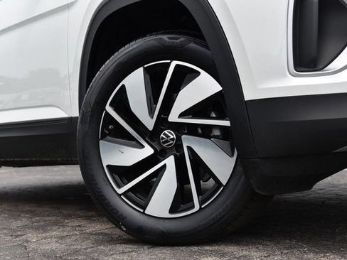 Certified 2026 Volkswagen Atlas SE w/ Panoramic Sunroof Package FWD image 3