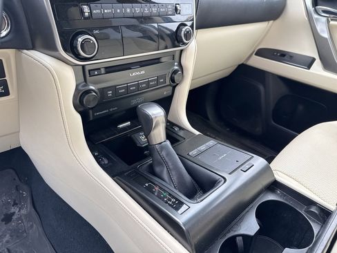 Used 2022 Lexus GX 460 Premium w/ Accessory Package image 14