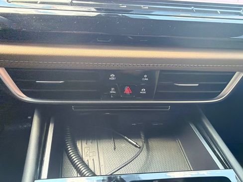Used 2025 Volkswagen Atlas Cross Sport SE w/ Panoramic Sunroof Package AWD/4WD image 10
