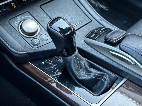 Used 2016 Lexus ES 300h image 17