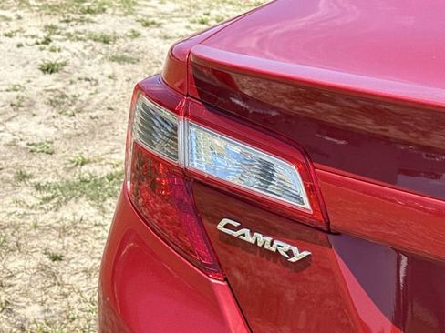 Used 2012 Toyota Camry SE FWD image 9