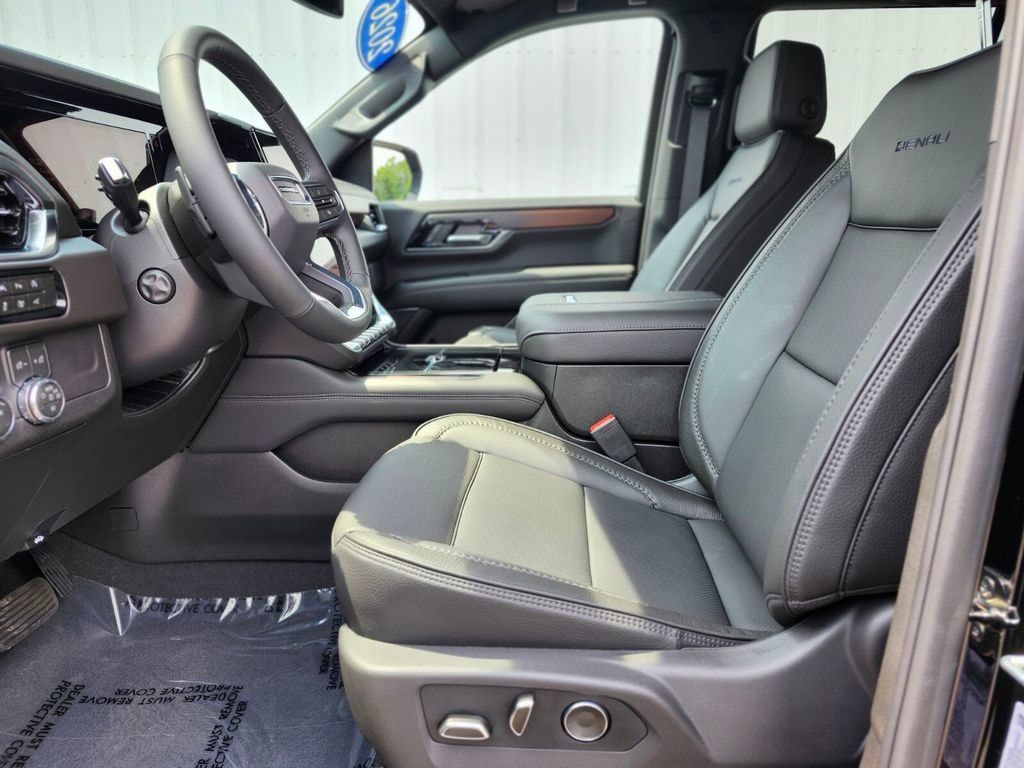 Used 2026 GMC Yukon Denali w/ LPO, Floor Liner Package AWD/4WD image 18
