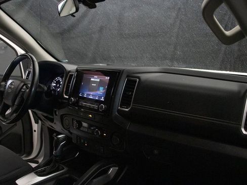 Used 2022 Nissan Frontier SV image 16