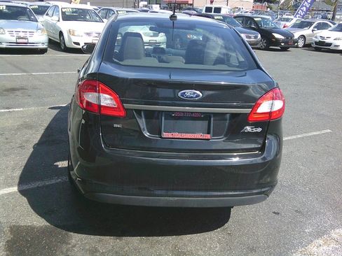 Used 2013 Ford Fiesta SE image 9