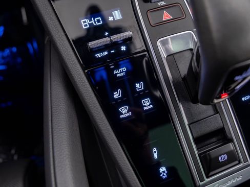 Certified 2022 Porsche Cayenne Platinum Edition image 21