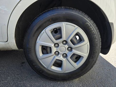 Used 2013 Kia Soul FWD image 6