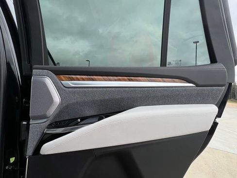 Used 2025 Cadillac Escalade Sport Platinum w/ LPO, ONYX Package image 20