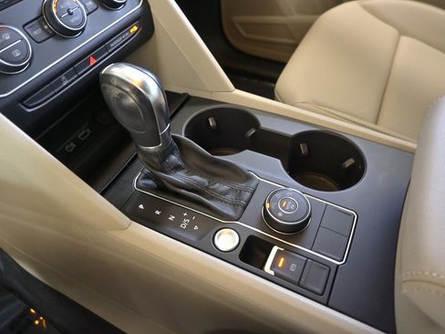 Used 2019 Volkswagen Atlas SE w/ Panoramic Sunroof Package image 24