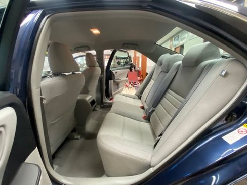 Used 2015 Toyota Camry LE image 15