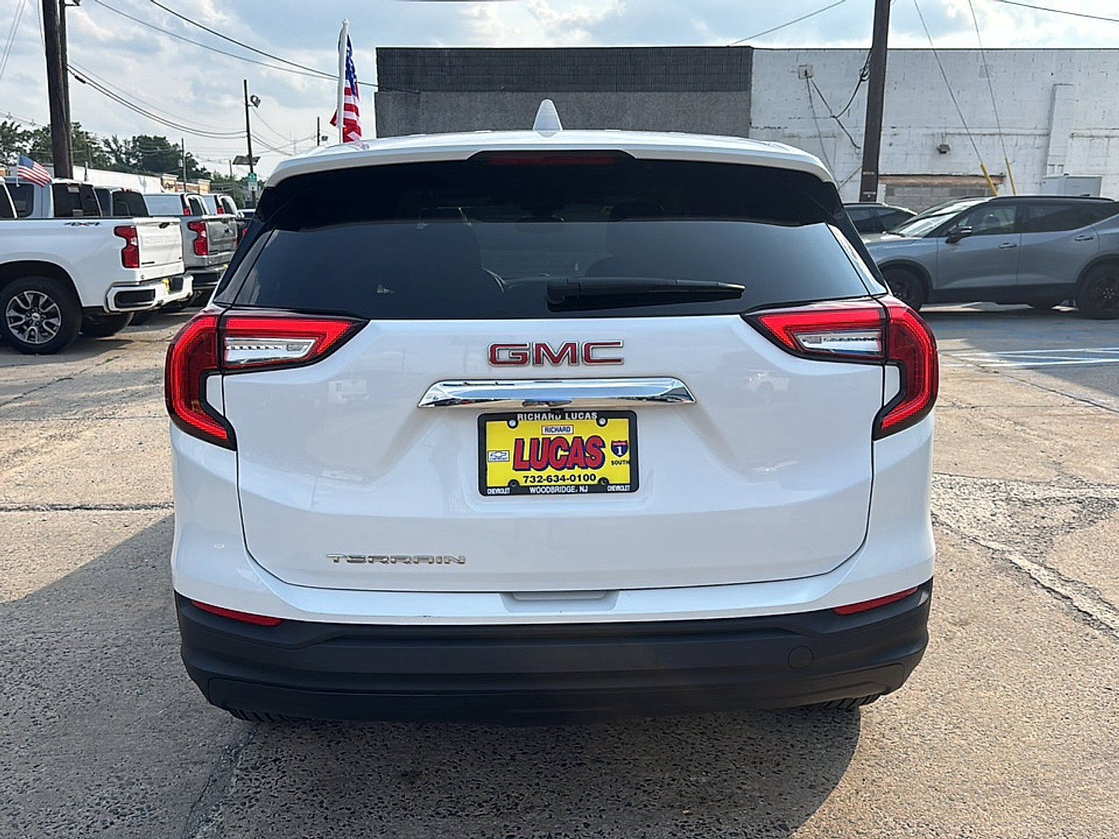 Used 2024 GMC Terrain SLE FWD image 6