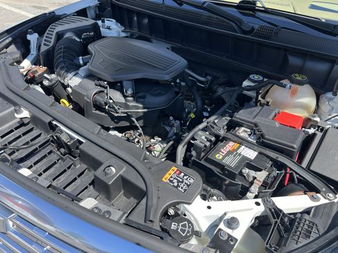 Used 2017 Cadillac XT5 Platinum w/ Driver Assist Package image 39