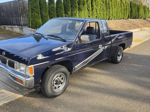 Used 1993 Nissan Pickup 2WD King Cab image 1