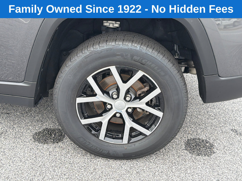 Used 2025 Jeep Grand Cherokee Limited w/ Luxury Tech Group II AWD/4WD image 20