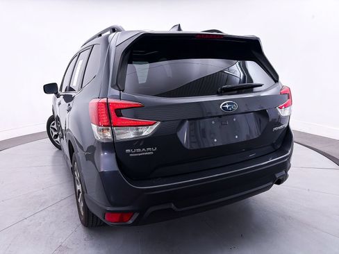 Used 2022 Subaru Forester Premium AWD/4WD image 4