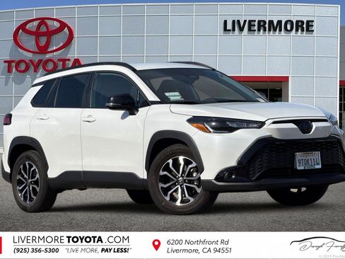 Certified 2025 Toyota Corolla Cross SE image 1