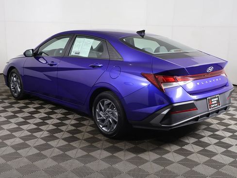 Used 2024 Hyundai Elantra SEL FWD image 8