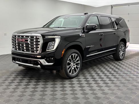 New 2026 GMC Yukon XL Denali w/ Denali Reserve Package AWD/4WD image 2