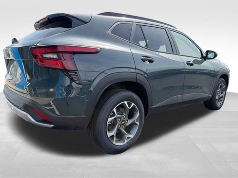New 2026 Chevrolet Trax LT w/ Driver Confidence Package FWD image 7
