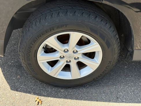 Used 2011 Toyota Highlander 4WD w/ Tech Pkg image 27