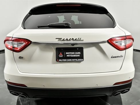 Used 2018 Maserati Levante image 10