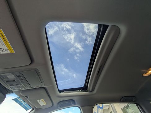 Used 2022 Honda CR-V Touring image 18