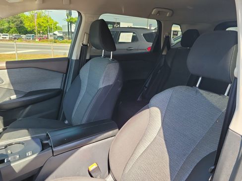 Used 2023 Nissan Rogue SV image 16