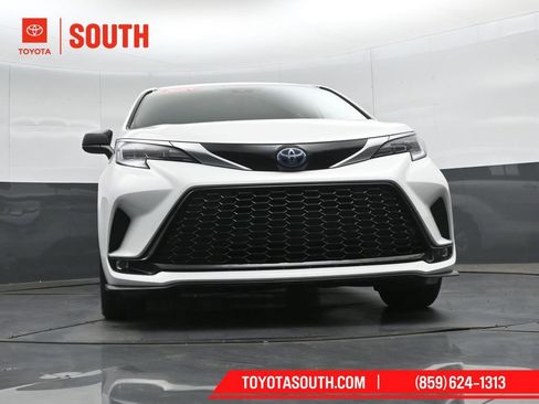 Used 2023 Toyota Sienna XSE w/ XSE Plus Package AWD/4WD image 45