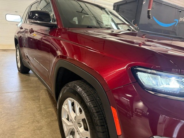 Used 2023 Jeep Grand Cherokee Limited AWD/4WD image 3