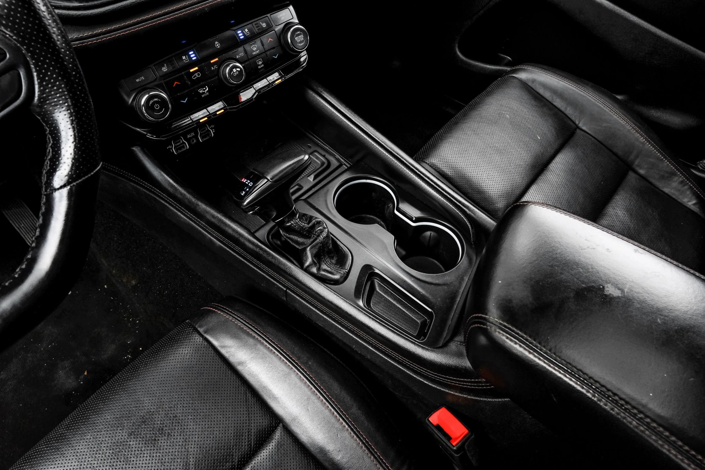 Used 2022 Dodge Durango R/T w/ Blacktop Package AWD/4WD image 29