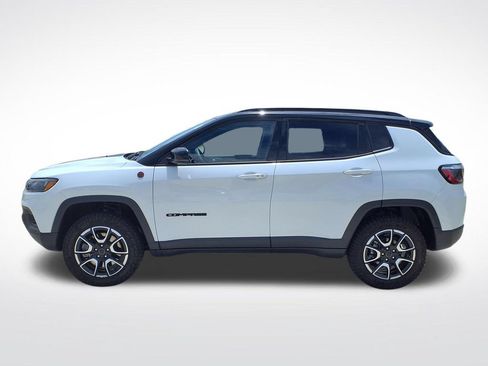 Used 2025 Jeep Compass Trailhawk AWD/4WD image 5