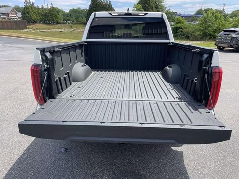 Used 2025 Toyota Tundra SR AWD/4WD image 8