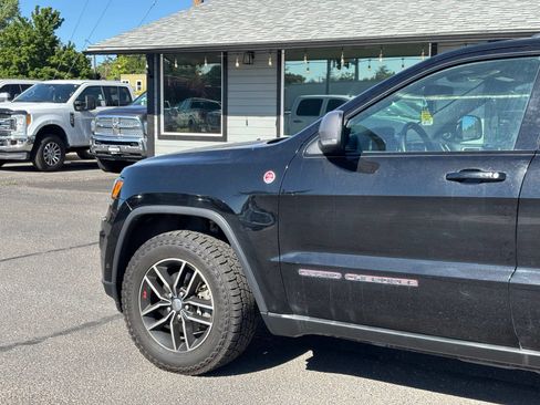 Used 2017 Jeep Grand Cherokee Trailhawk w/ Trailhawk Luxury Group AWD/4WD image 6