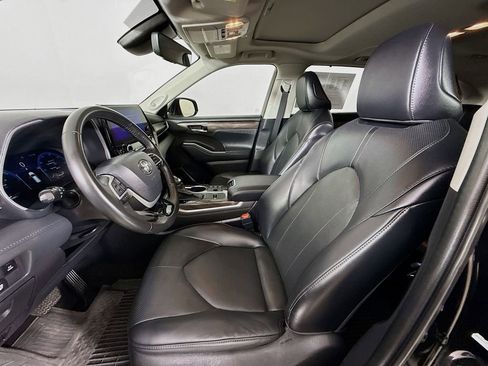 Used 2023 Toyota Highlander Limited image 24
