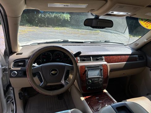 Used 2012 Chevrolet Avalanche LTZ image 20