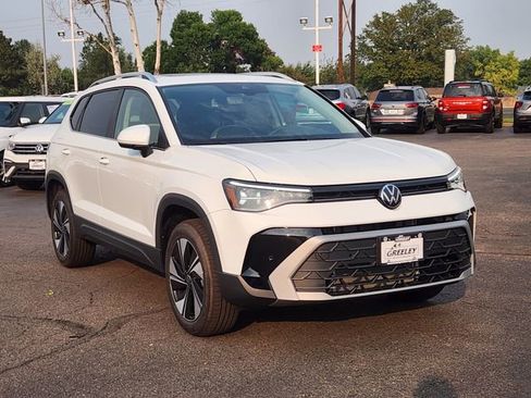 New 2025 Volkswagen Taos SE image 1